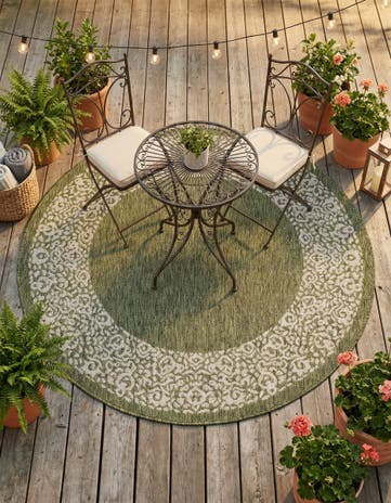 5' 3 x 5' 3 Easy-Clean Border Indoor / Outdoor Round Rug