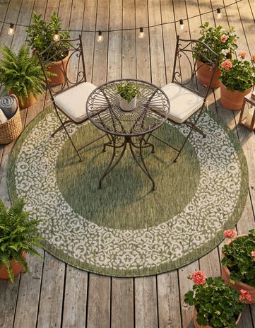 5' 3 x 5' 3 Easy-Clean Border Indoor / Outdoor Round Rug