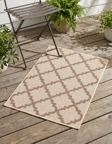 Beige Easy-Clean Lattice Indoor / Outdoor Rug
