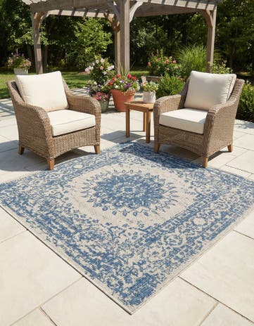 Blue Easy-Clean Traditional Indoor / Outdoor Square Rug