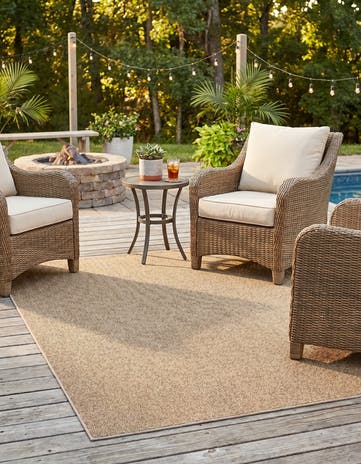 4' 1 x 6' 1 Easy-Clean Solid Indoor / Outdoor Rug
