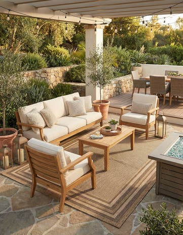 8' x 11' 4 Easy-Clean Border Indoor / Outdoor Rug