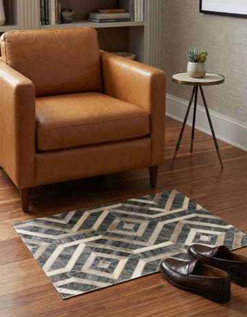 2' 2 x 3' 1 Cowhide Rug