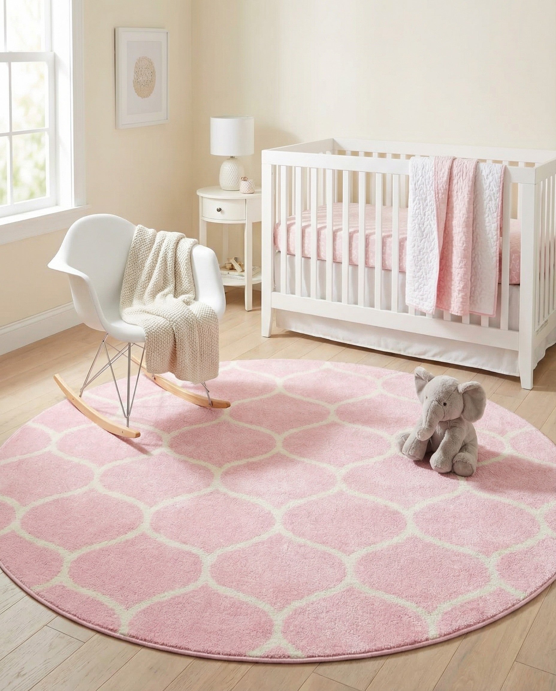 5' 3 x 5' 3 Trellis Frieze Round Rug