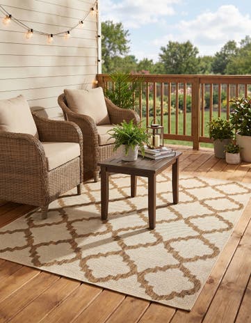 5' 3 x 8' Easy-Clean Lattice Indoor / Outdoor Rug