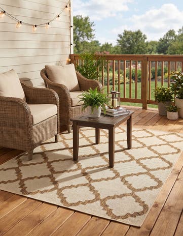 5' 3 x 8' Easy-Clean Lattice Indoor / Outdoor Rug