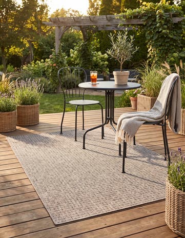 4' x 6' Easy-Clean Checkered Indoor / Outdoor Rug