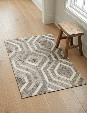 2' 1 x 3' 1 Cowhide Rug