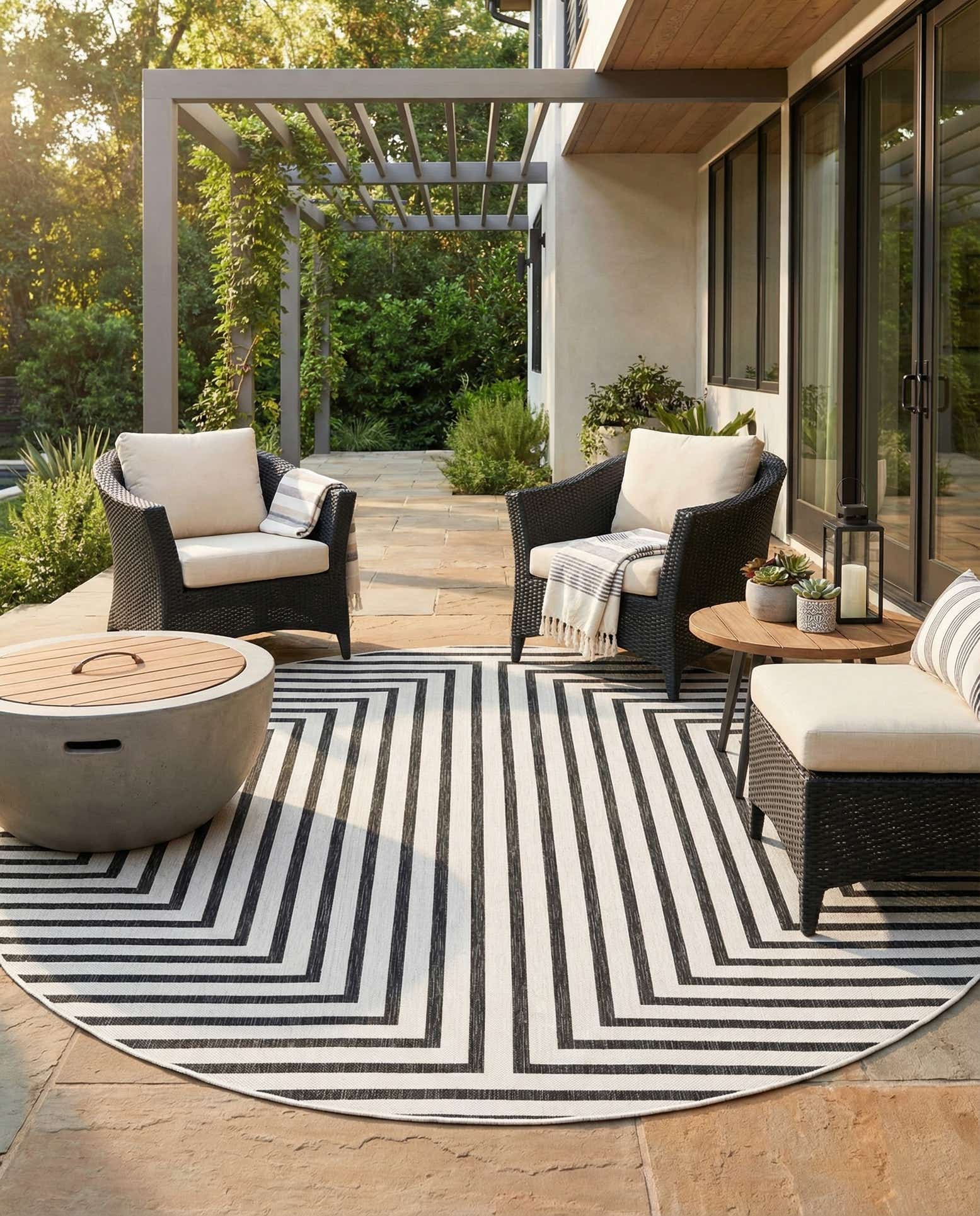 10' x 10' Easy-Clean Modern Indoor / Outdoor Round Rug