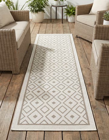 2' x 6' Easy-Clean Lattice Indoor / Outdoor Runner Rug