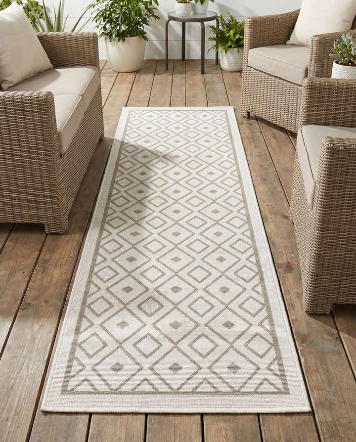 2' x 6' Easy-Clean Trellis Indoor / Outdoor Runner Rug