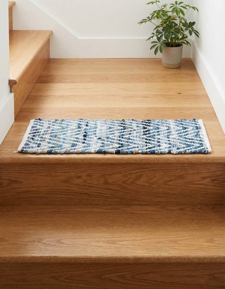 Detail image of 0' 9 x 2' 6  Hand Woven Chindi Chevron Stair Rug