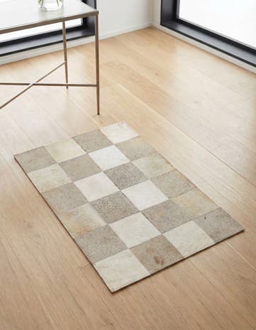 2' 1 x 3' 1 Cowhide Rug