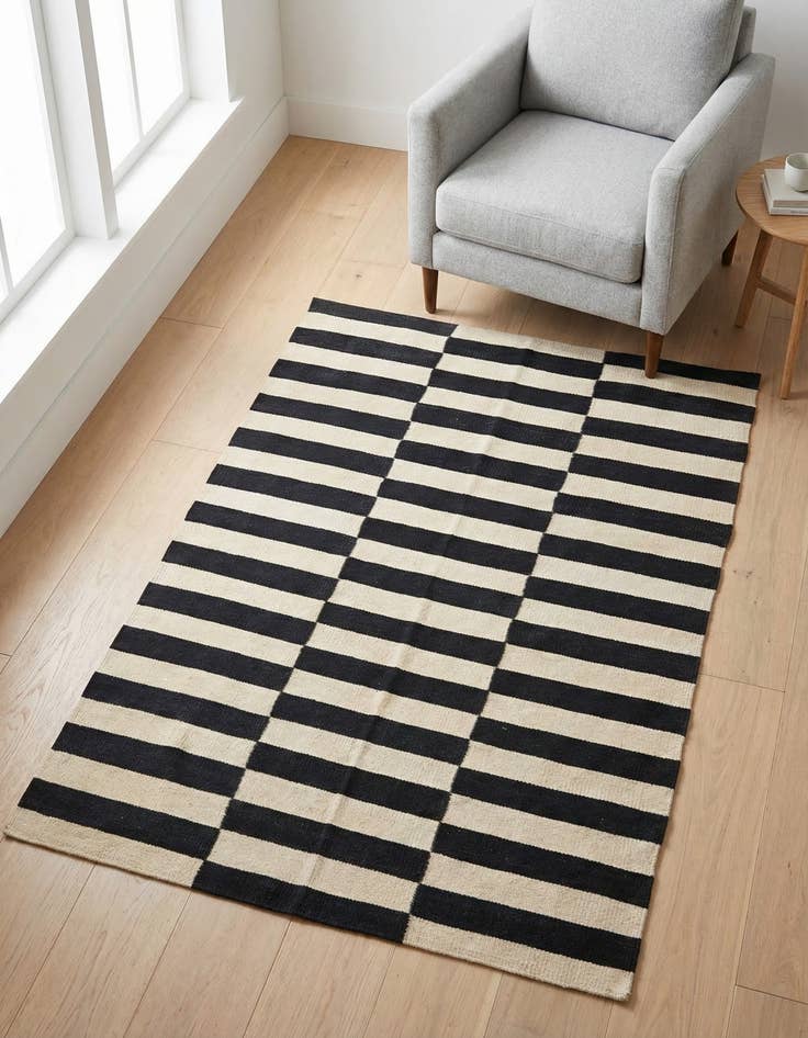 Detail image of 3' 3 x 4' 11 Hand Woven Kilim Modern Wool Rug