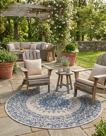 5' 3 x 5' 3 Easy-Clean Traditional Indoor / Outdoor Round Rug