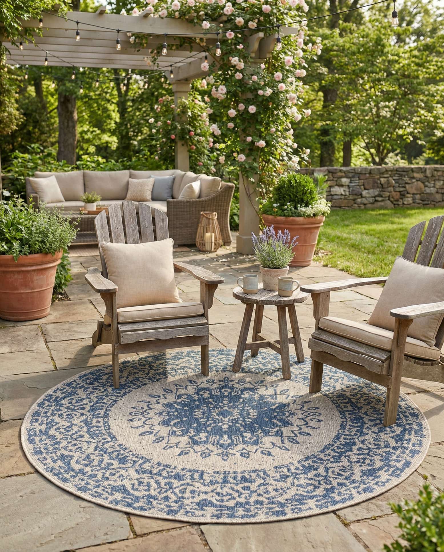 5' 3 x 5' 3 Easy-Clean Traditional Indoor / Outdoor Round Rug