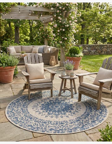 5' 3 x 5' 3 Easy-Clean Traditional Indoor / Outdoor Round Rug