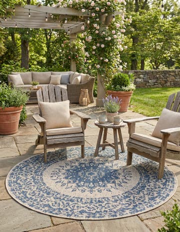 5' 3 x 5' 3 Easy-Clean Traditional Indoor / Outdoor Round Rug