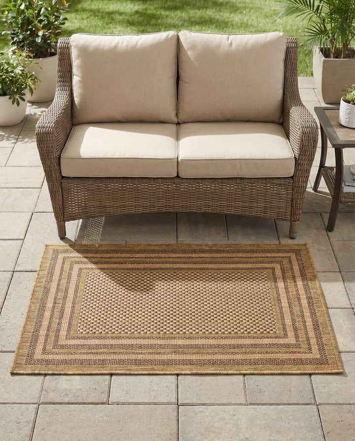 3' 3 x 5' Easy-Clean Border Indoor / Outdoor Rug