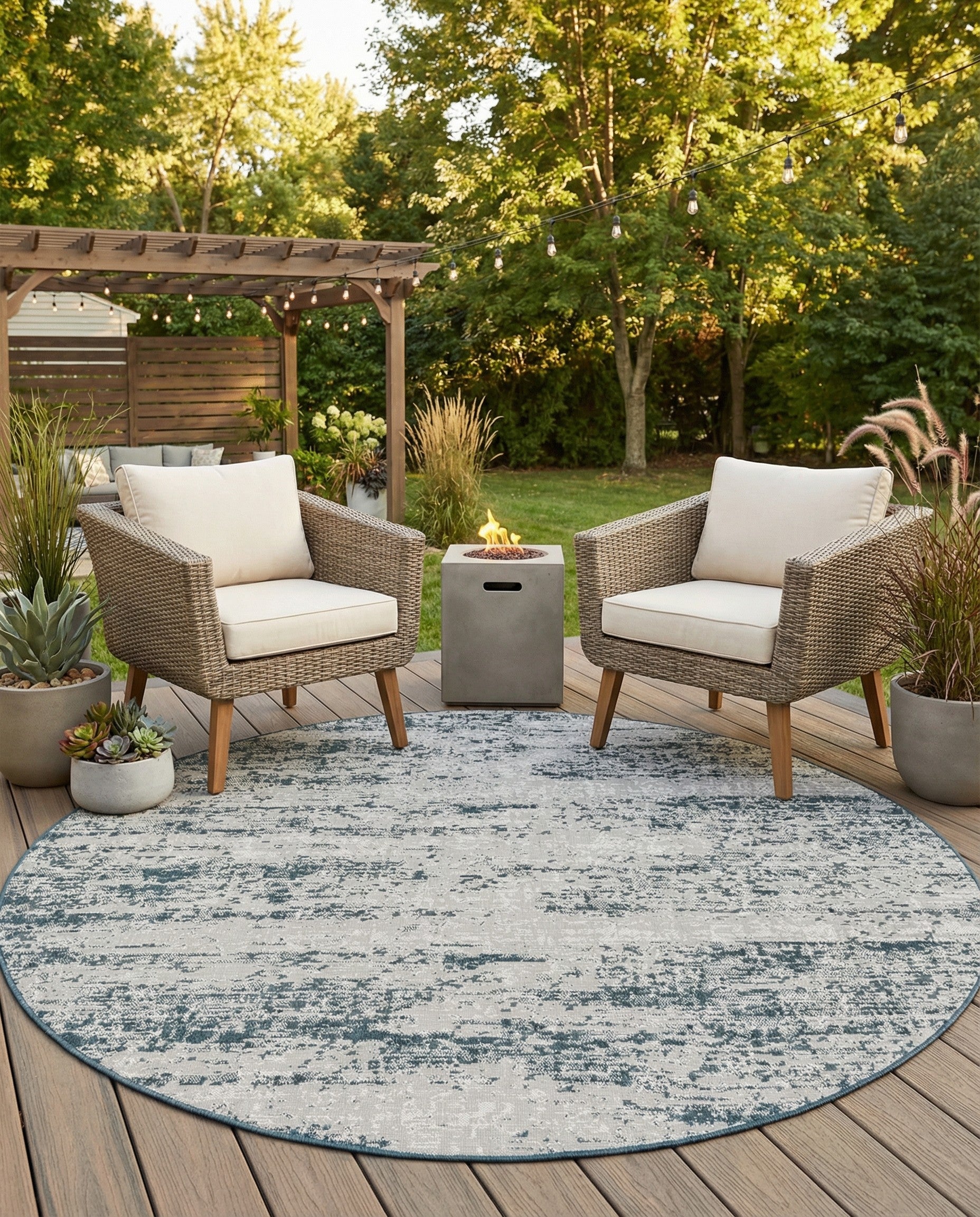 Primary image 8' x 8'  Washable Modern Indoor / Outdoor Round Rug