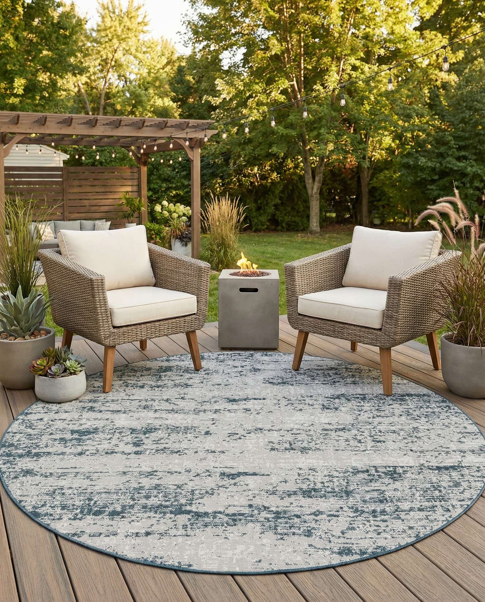 8' x 8' Easy-Clean Modern Indoor / Outdoor Round Rug