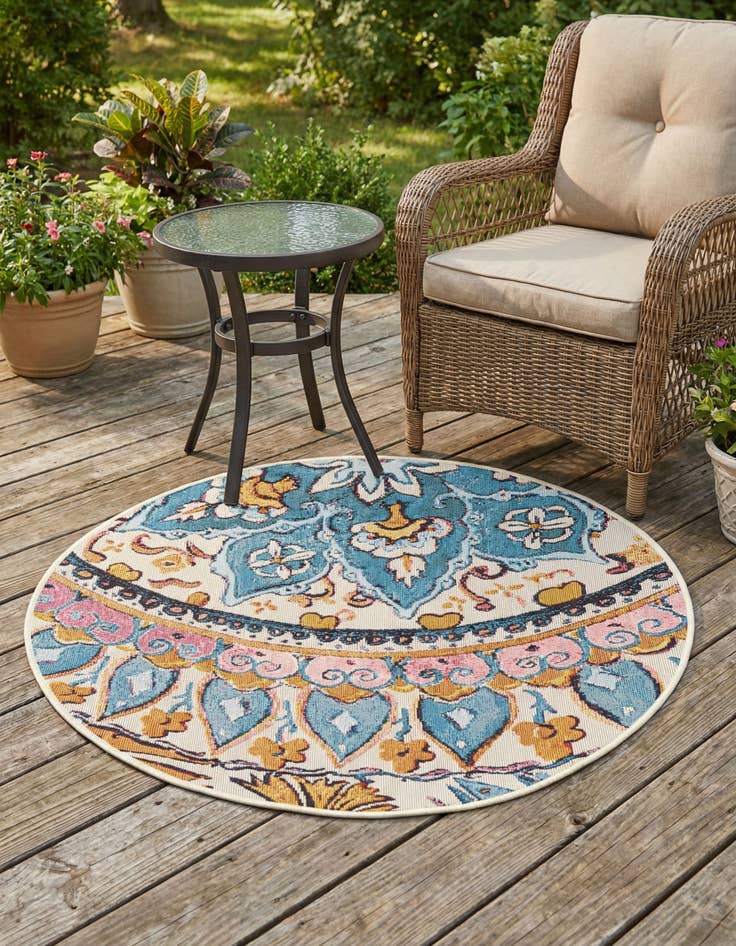 Detail image of 3' x 3' Washable Traditional Indoor / Outdoor Round Rug