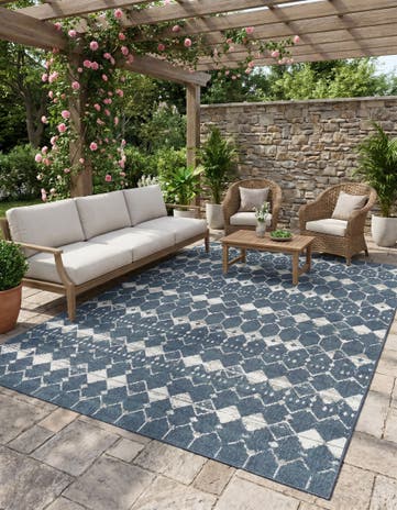 7' 10 x 10' Easy-Clean Lattice Indoor / Outdoor Rug