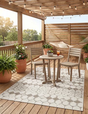 5' 3 x 8' Easy-Clean Lattice Indoor / Outdoor Rug