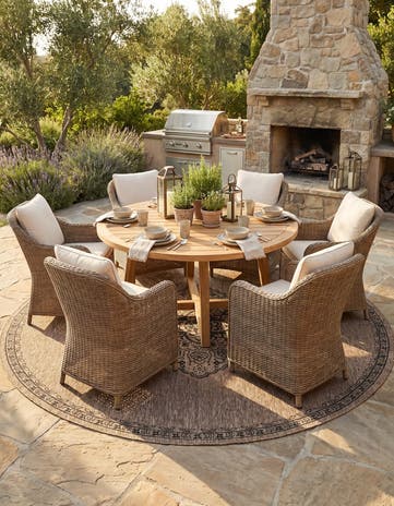 12' x 12' Easy-Clean Traditional Indoor / Outdoor Round Rug