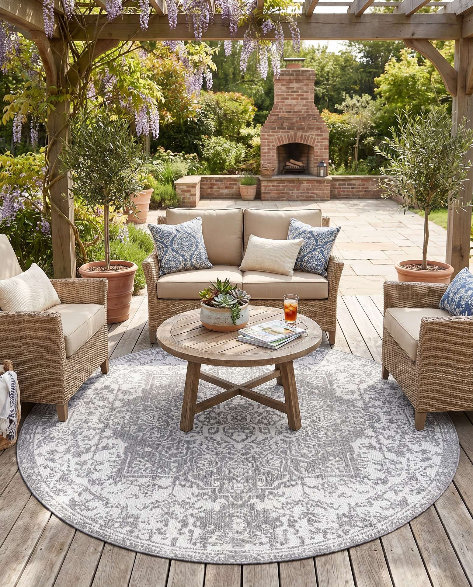 7' x 7' Easy-Clean Jill Zarin Indoor / Outdoor Round Rug