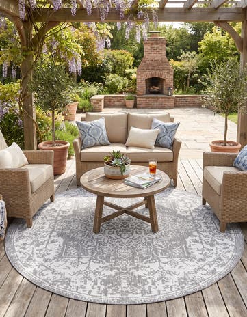 7' x 7' Easy-Clean Jill Zarin Indoor / Outdoor Round Rug
