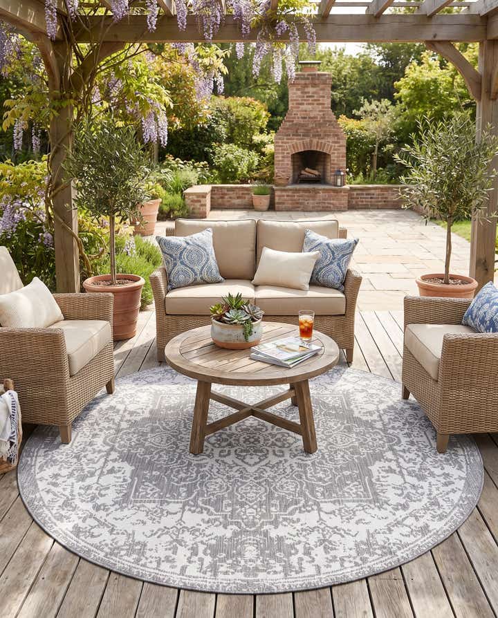7' x 7' Easy-Clean Jill Zarin Indoor / Outdoor Round Rug
