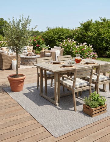 5' 3 x 8' Easy-Clean Checkered Indoor / Outdoor Rug