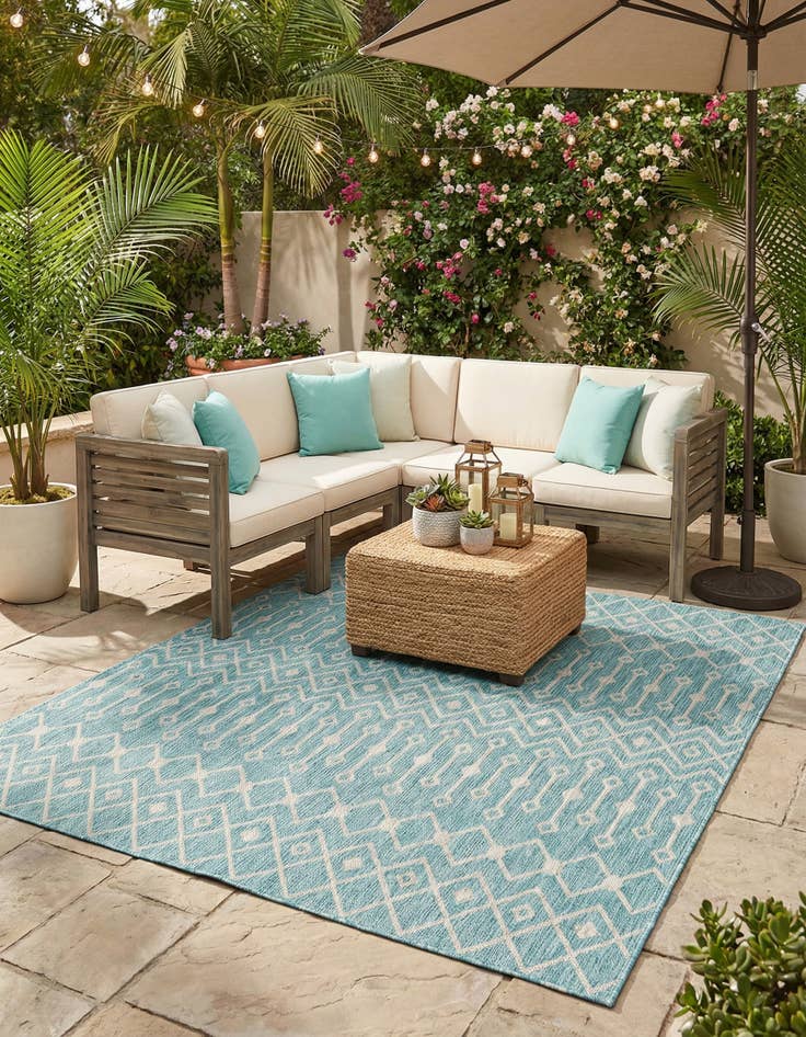 Detail image of 7' 10 x 7' 10 Washable Lattice Indoor / Outdoor Square Rug