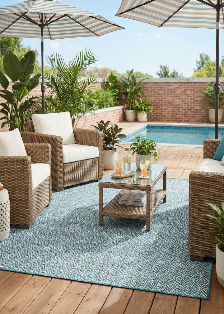 7' x 10' Easy-Clean Lattice Indoor / Outdoor Rug