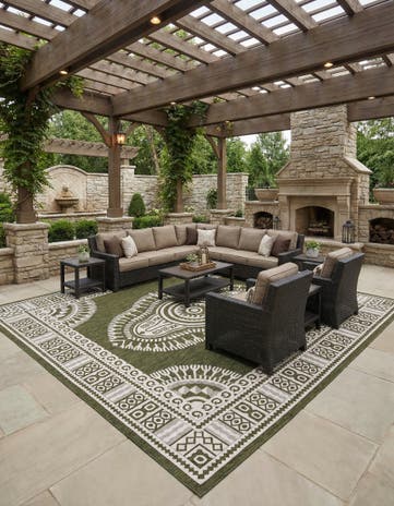 Green Easy-Clean Traditional Indoor / Outdoor Square Rug
