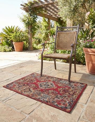 2' x 3' Easy-Clean Traditional Indoor / Outdoor Rug