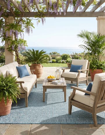 7' x 10' Easy-Clean Lattice Indoor / Outdoor Rug