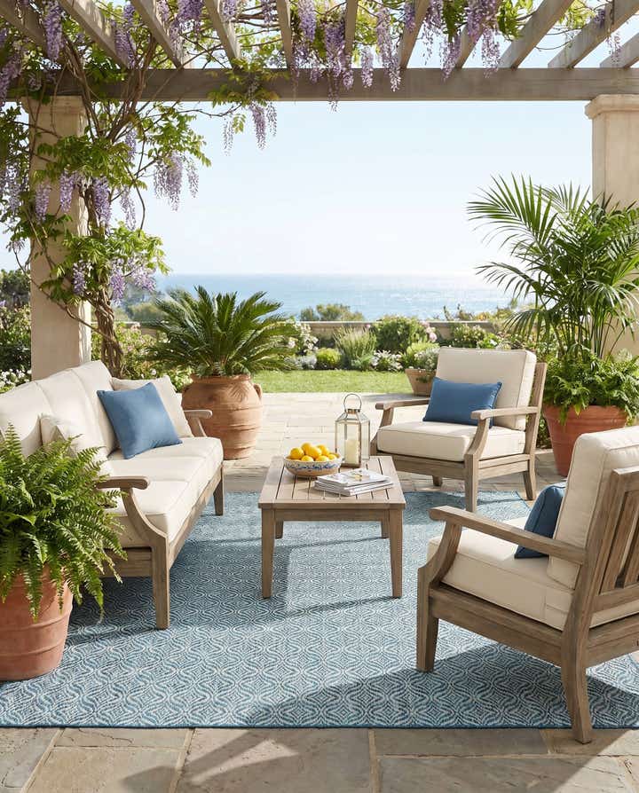 7' x 10' Easy-Clean Trellis Indoor / Outdoor Rug