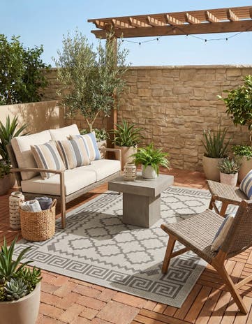 3' 3 x 5' Easy-Clean Lattice Indoor / Outdoor Rug