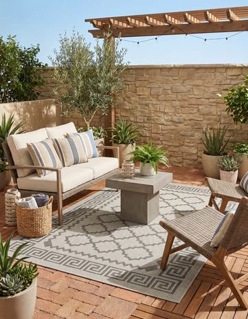 3' 3 x 5' Easy-Clean Lattice Indoor / Outdoor Rug