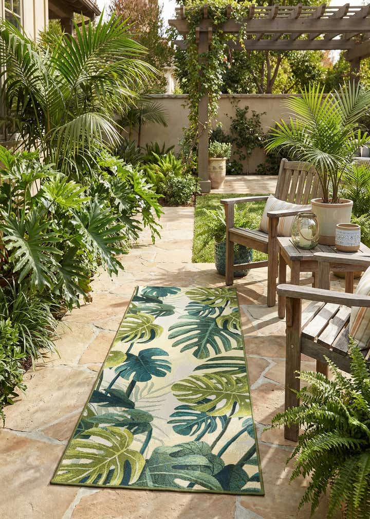 2' 7 x 7' Easy-Clean Botanical Indoor / Outdoor Runner Rug