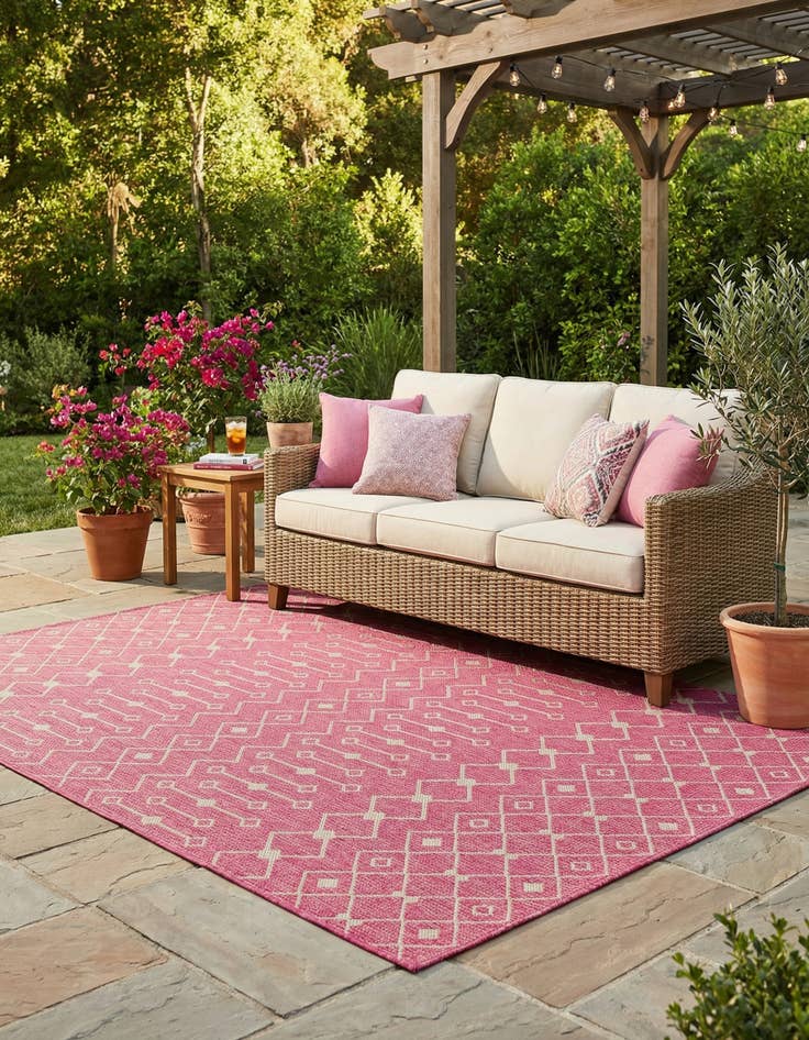 Detail image of 5' 3 x 8' Washable Lattice Indoor / Outdoor Rug