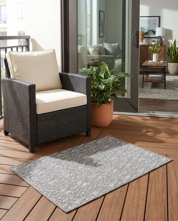 2' 2 x 3' Easy-Clean Modern Indoor / Outdoor Rug