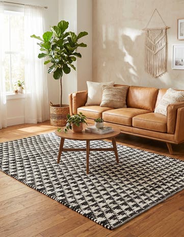 5' 1 x 8' Hand Woven Chindi Jute Rug