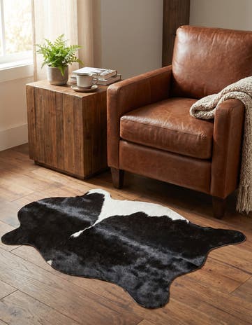 2' 1 x 2' 10 Cowhide Leather Rug