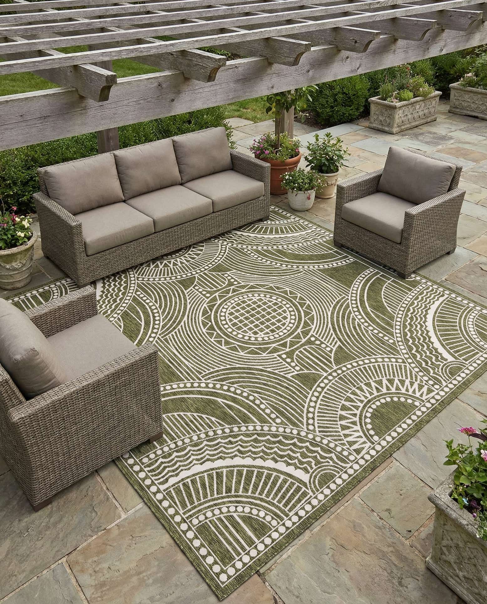 10' x 10' Easy-Clean Traditional Indoor / Outdoor Square Rug