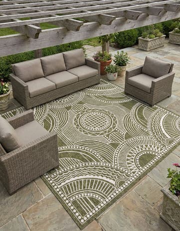 Green Easy-Clean Traditional Indoor / Outdoor Square Rug