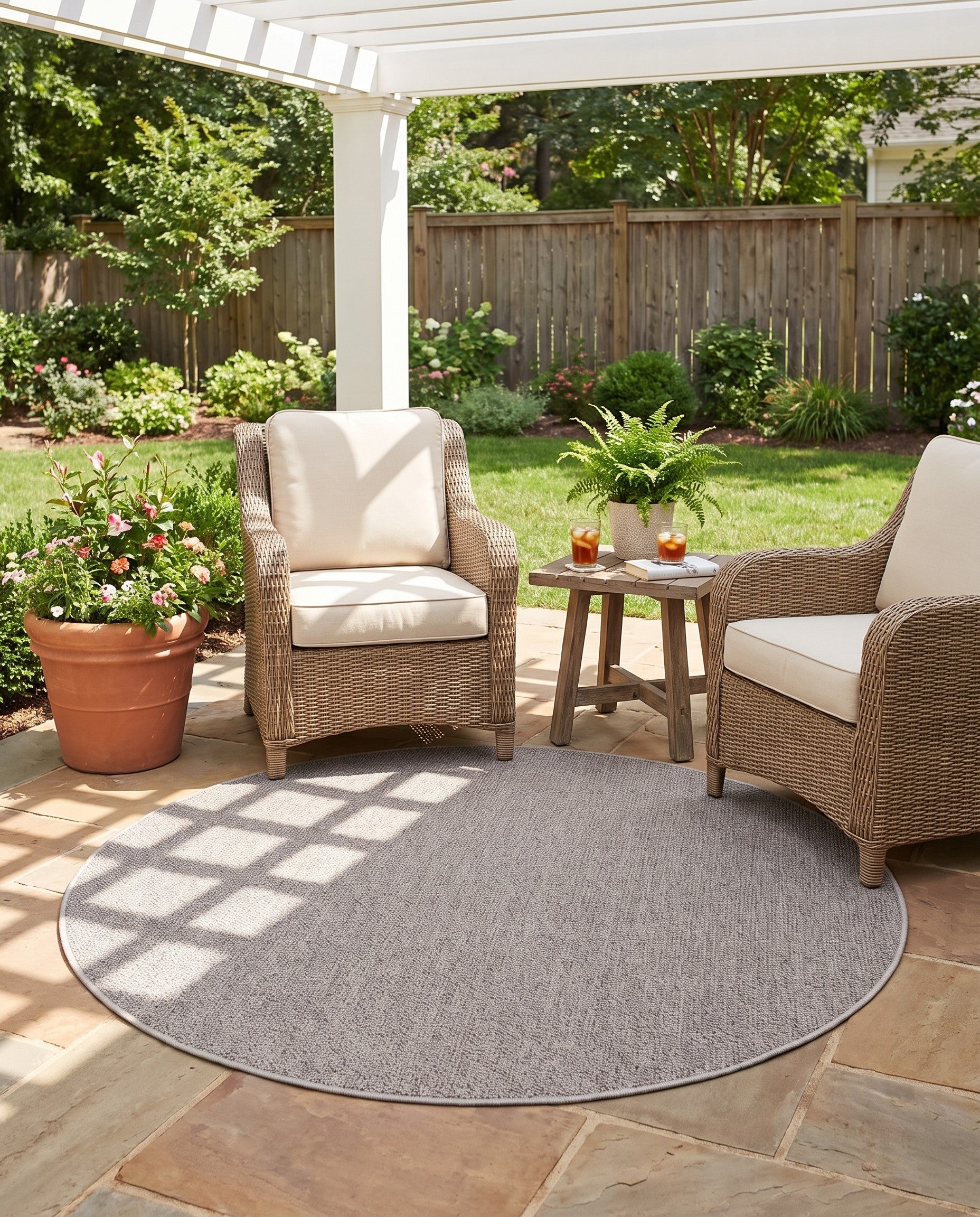 5' 3 x 5' 3 Easy-Clean Solid Indoor / Outdoor Round Rug