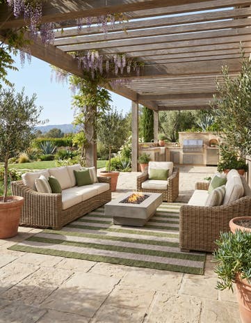 7' x 10' Easy-Clean Ribbon Indoor / Outdoor Rug